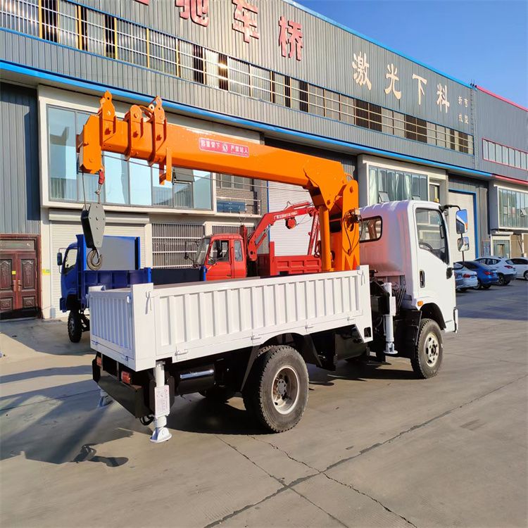 顺义区三轮随车吊定制 农用改装机自备吊中瑞长期出售